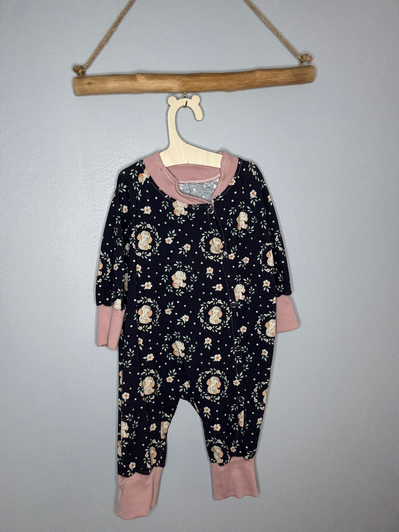 Pyjama OEKO-TEX® - Petites lapines et fleurs sur fond nuit