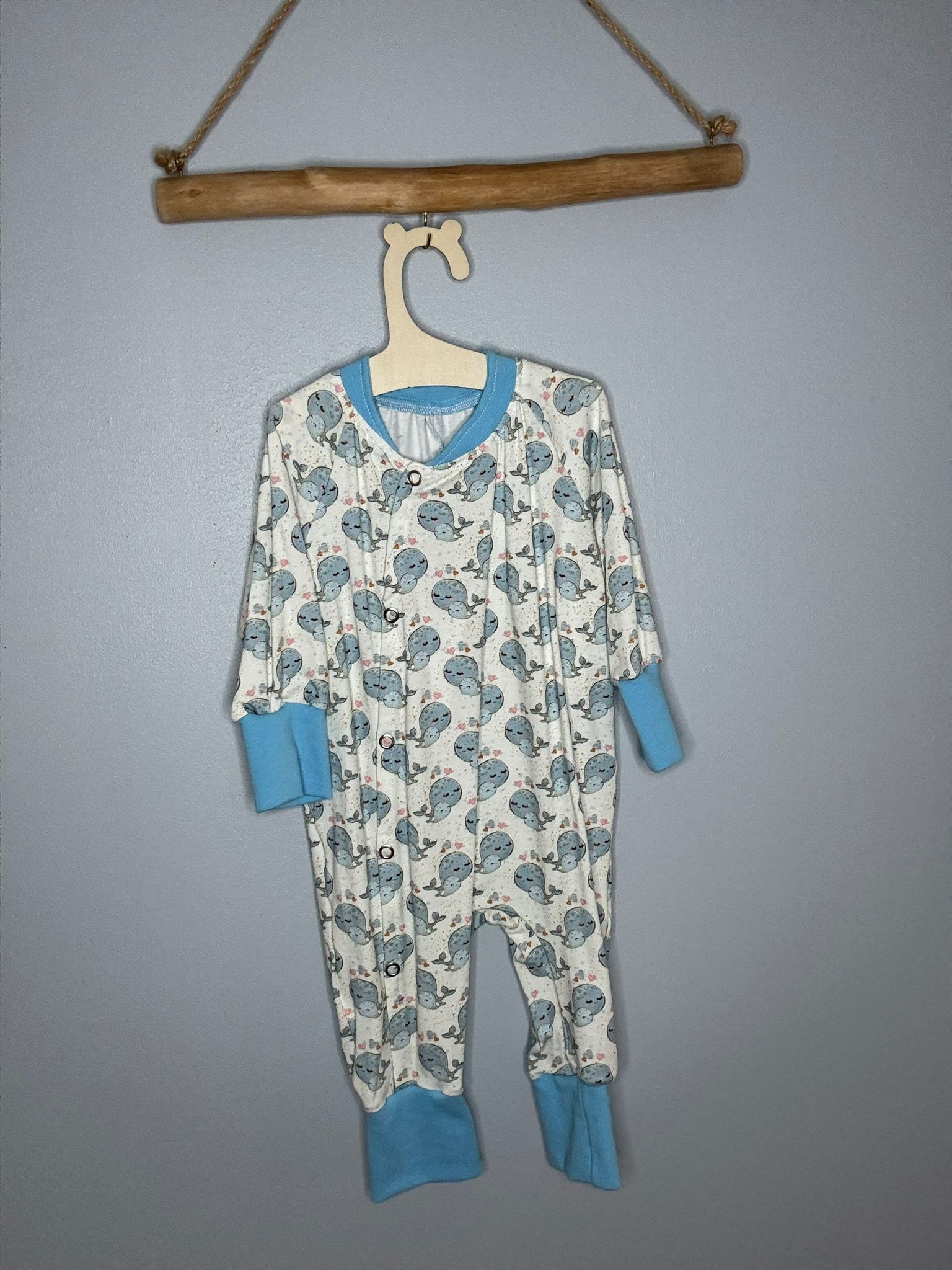 Pyjama OEKO-TEX® - Baleines bleu ciel et petites étoiles