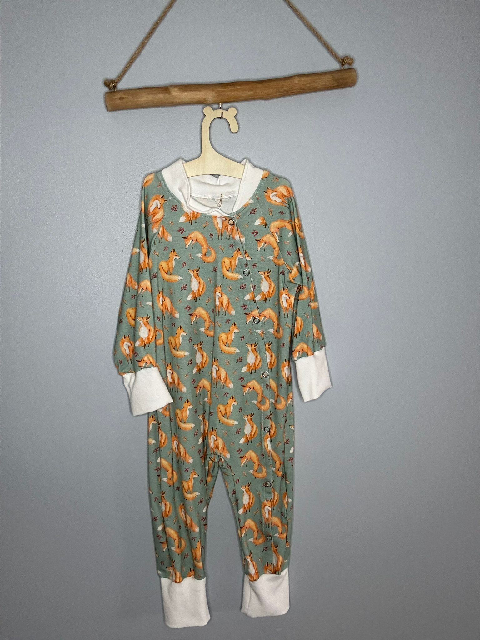 Pyjama OEKO-TEX® - Motif renards sur fond sauge