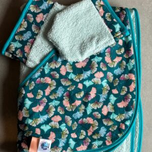 Sortie de bain OEKO-TEX® - Feuilles ginkgo multicolores sur fond turquoise