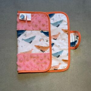 Protège carnet OEKO-TEX® - Baleines & minky rose