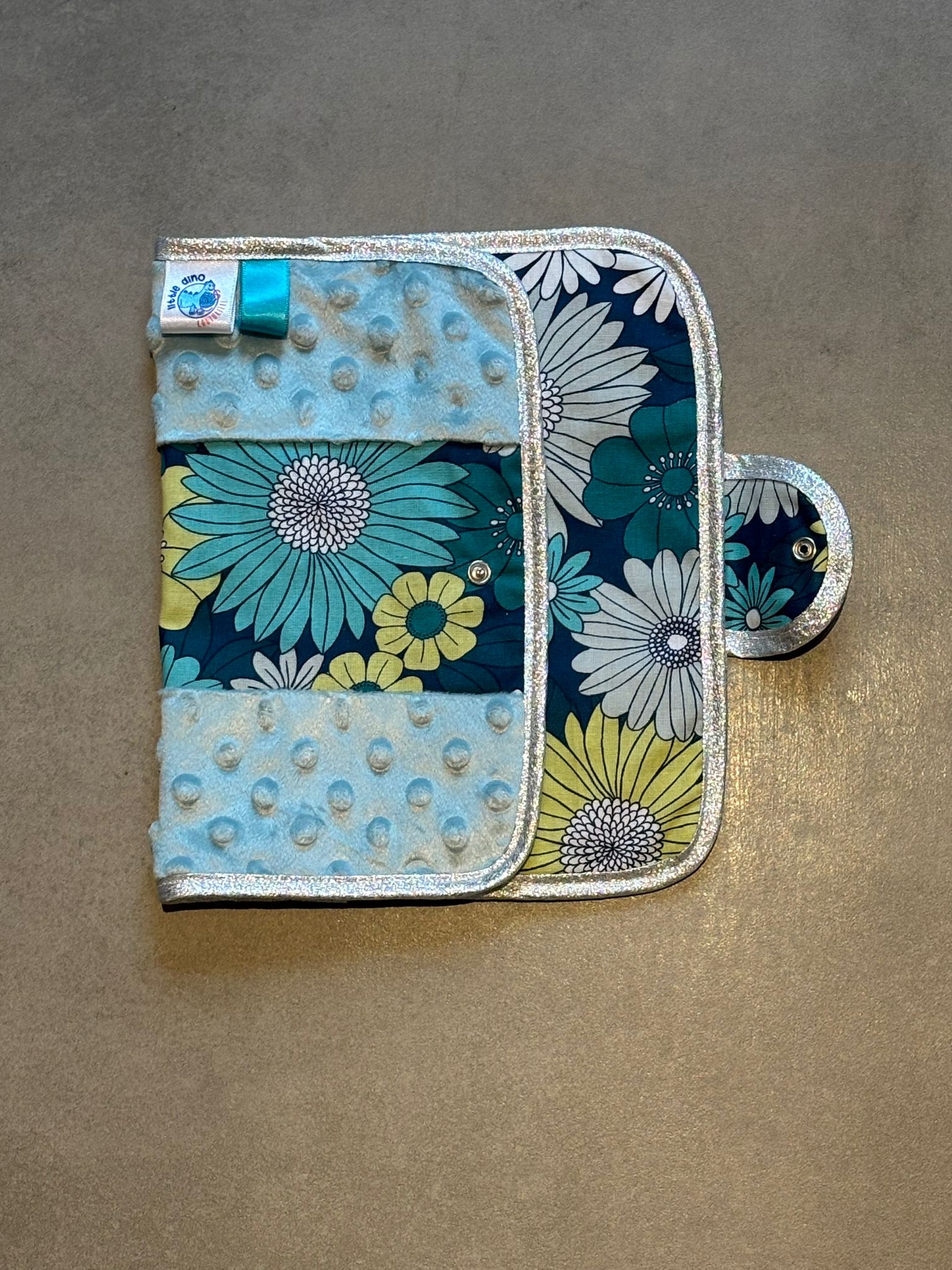 Protège carnet OEKO-TEX® - Fleurs rétro & Minky bleu ciel