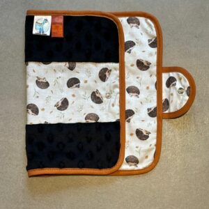 Protège carnet OEKO-TEX® - Hérissons & Minky noir caramel