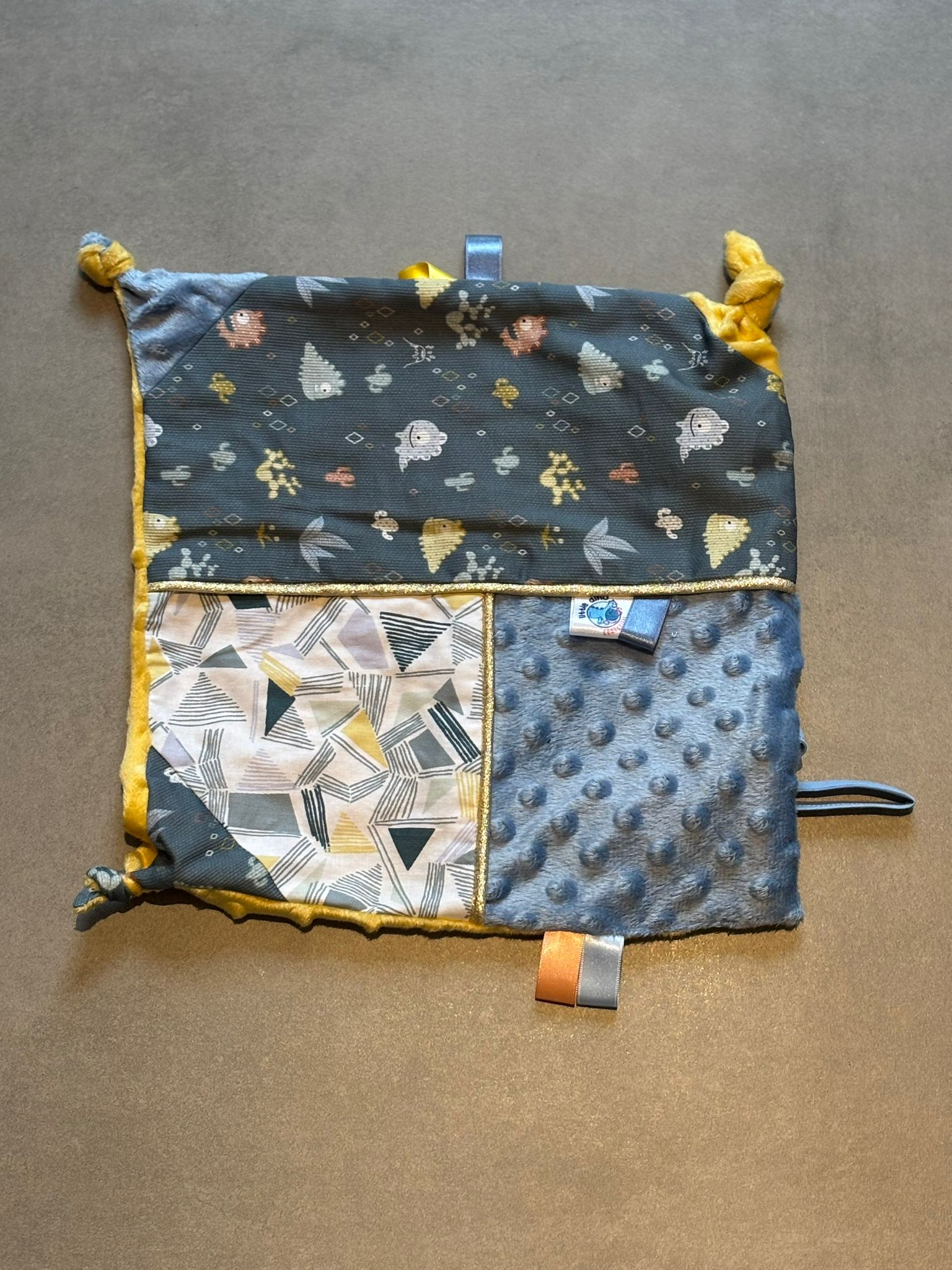Doudou carré OEKO-TEX® - Petits animaux & géométrie bleu-moutarde