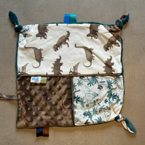 Doudou carré OEKO-TEX® - Dinosaures rétro & forêt turquoise