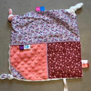 Doudou carré OEKO-TEX® - Fleurs violettes & douceur corail