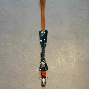 Attache tétine OEKO-TEX® - Fleurs vintage & sangle caramel