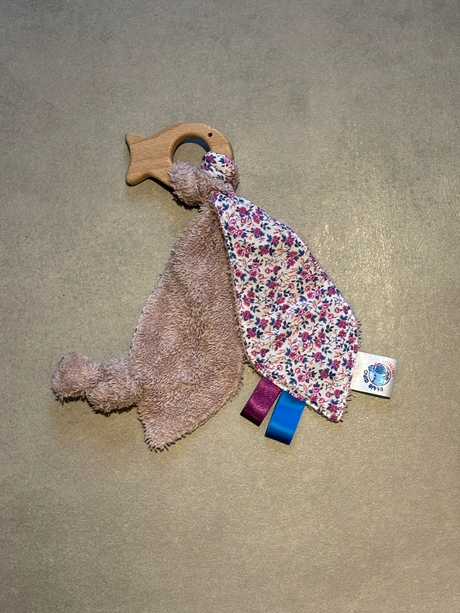 Anneau de dentition OEKO-TEX® - Fleurs vintage & douceur taupe