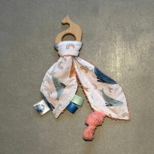 Anneau de dentition OEKO-TEX® - Baleines & arcs-en-ciel / bois naturel