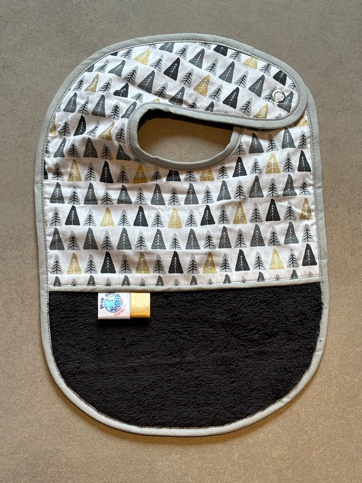 Bavoir OEKO-TEX® – Forêt Noir & Or