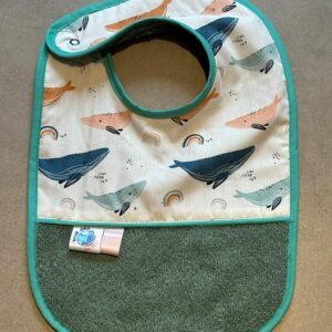 Bavoir OEKO-TEX® – Motif Baleines Vert d’Eau