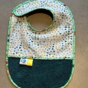 Bavoir OEKO-TEX® – Motif Triangles Vert