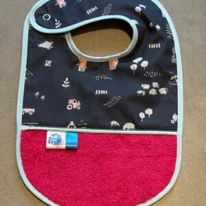 Bavoir OEKO-TEX® – Motif Ferme Bleu & Framboise