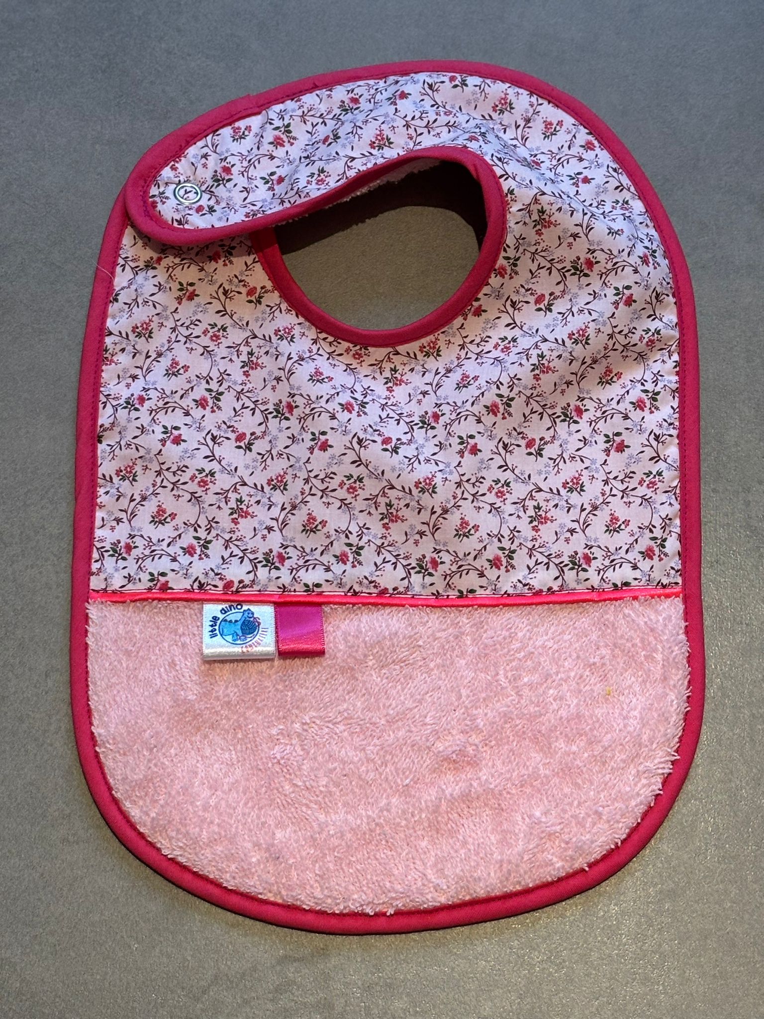 Bavoir OEKO-TEX® – Motif Fleurs Rose Clair