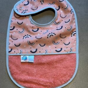 Bavoir OEKO-TEX® – Motif Arcs-en-Ciel Corail