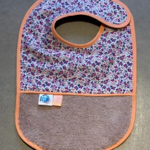 Bavoir OEKO-TEX® – Mini Fleurs Framboise & Pêche