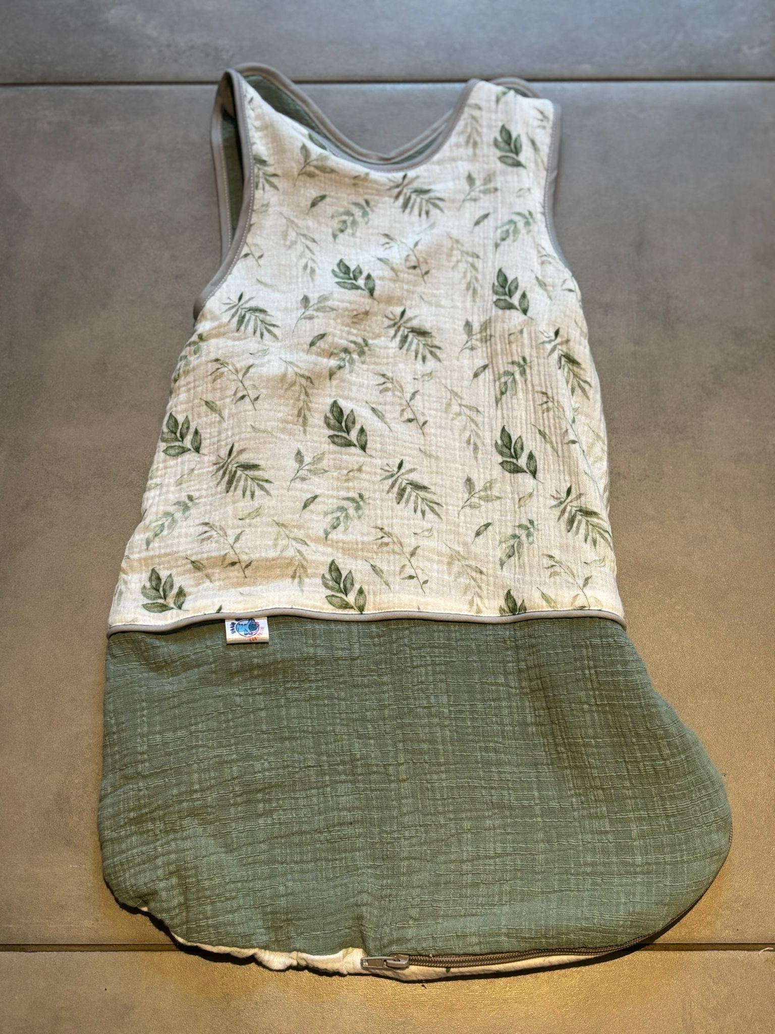 Gigoteuse été OEKO-TEX® - Feuillage Sage Gris